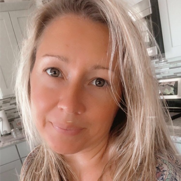 Meet your Posher, Ashley - Picture 1 of 1